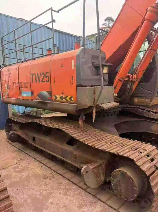 Buy Komatsu PC220-8 Used Excavator / 1