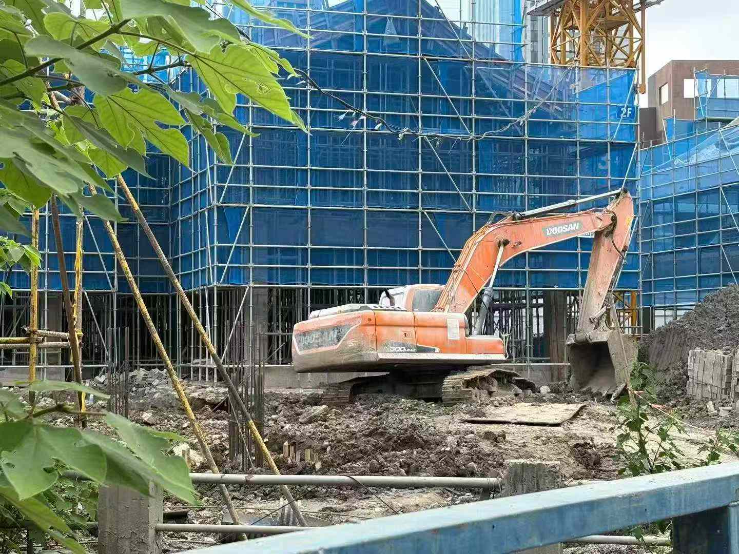 Buy Doosan DX260LC Used Excavator / 9