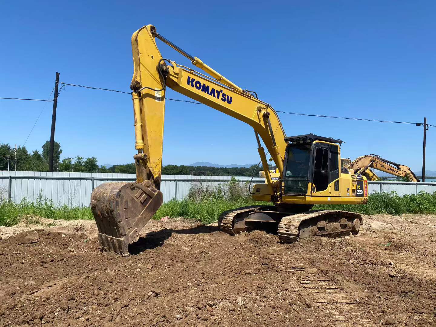 Buy Komatsu PC220-8 Used Excavator / 3