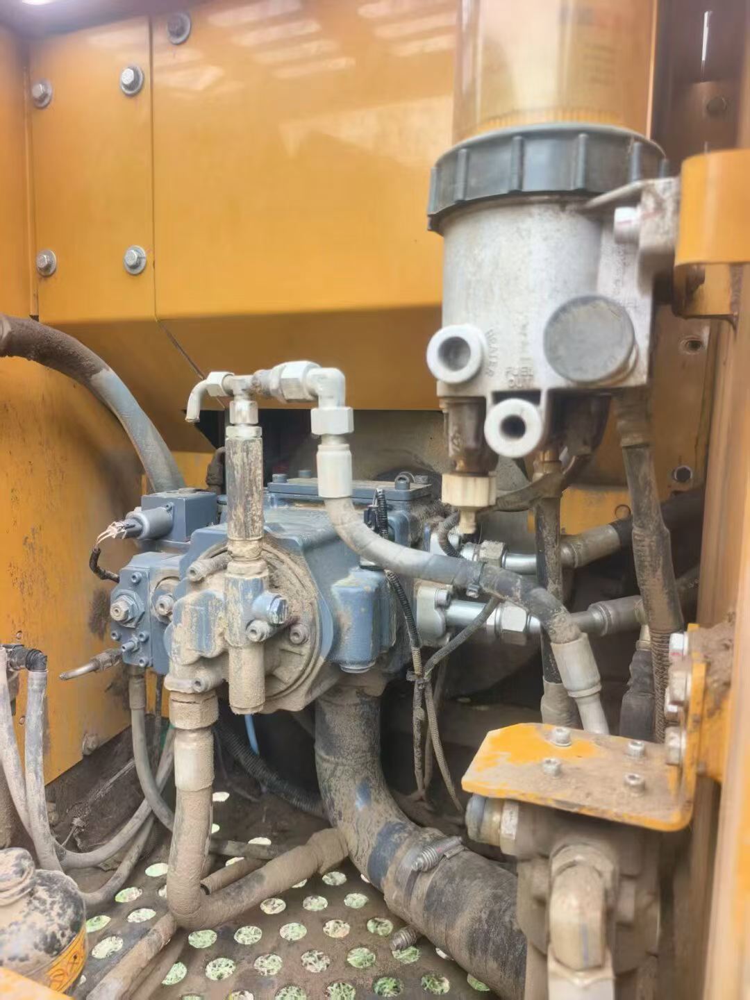 Buy XCMG XE135B Used Excavator / 4