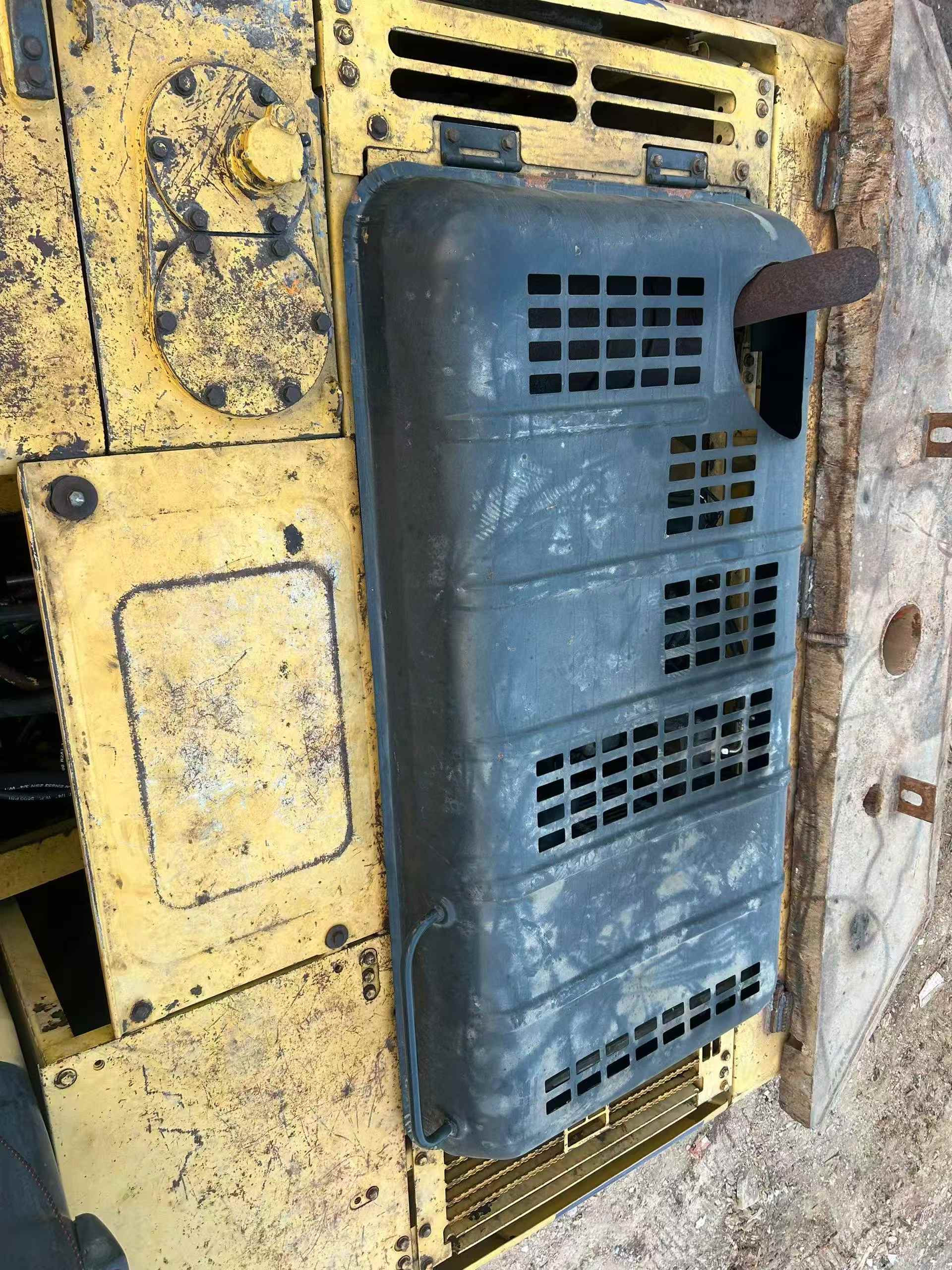 Buy Komatsu PC200-7 Used Excavator / 8