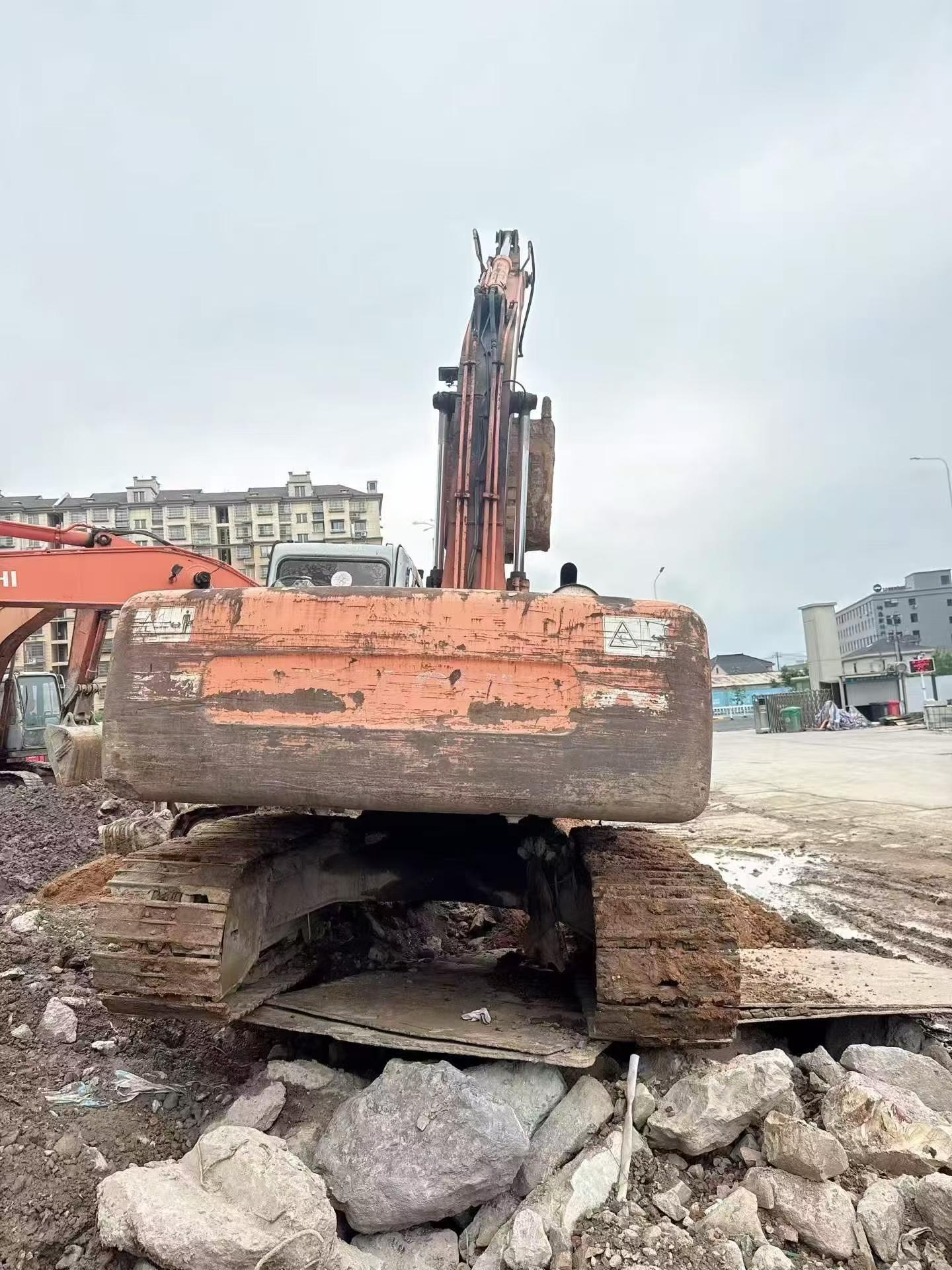 Buy Hitachi EX200-5 Used Excavator / 3