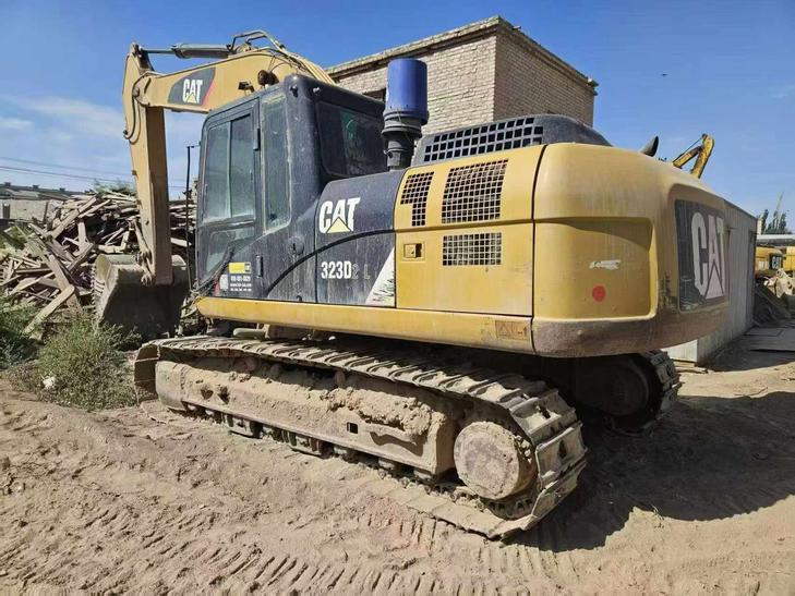 Buy Caterpillar 323D2L Used Excavator / 1