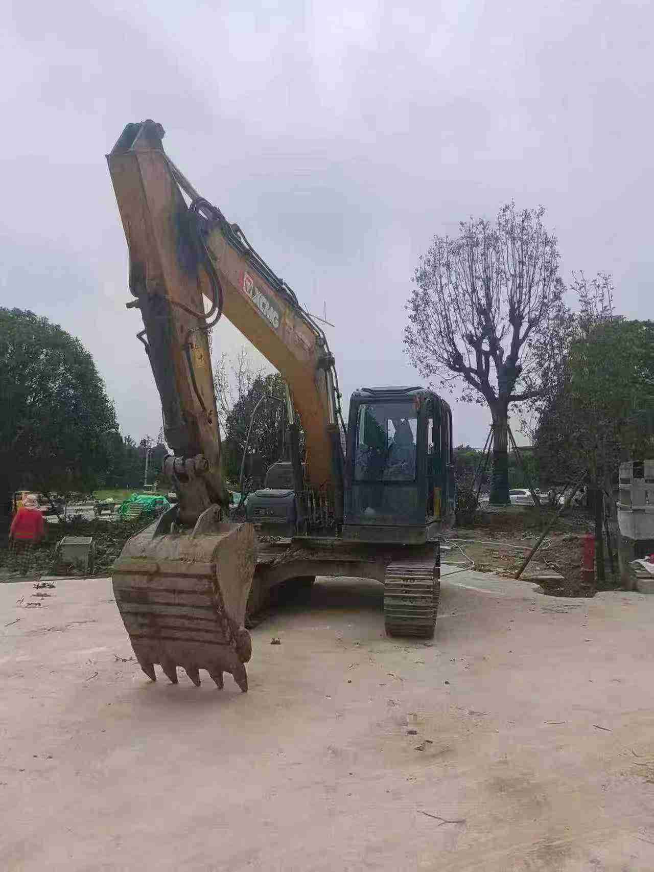 Buy XCMG XE135B Used Excavator / 4