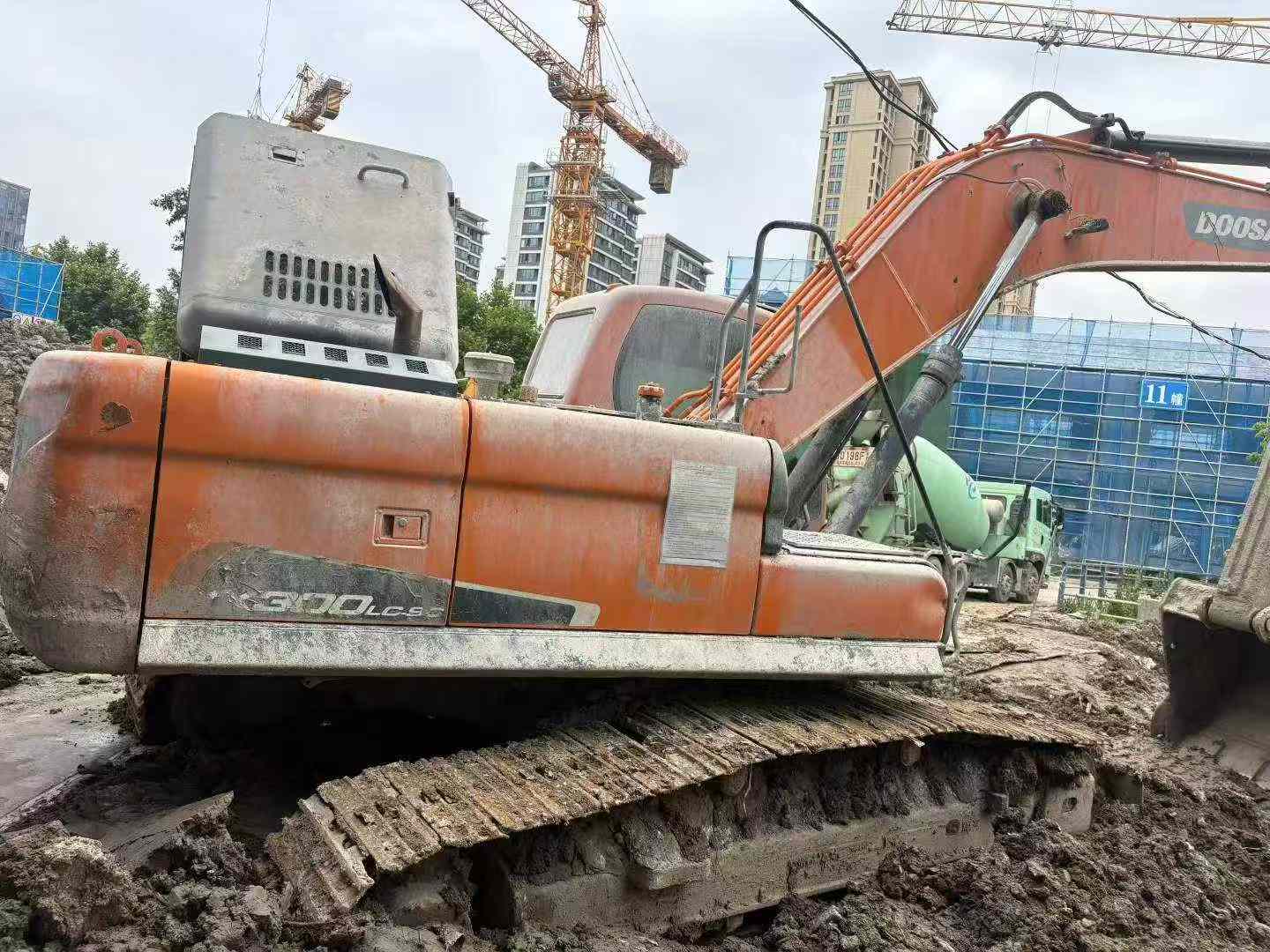 Buy Doosan DX260LC Used Excavator / 4