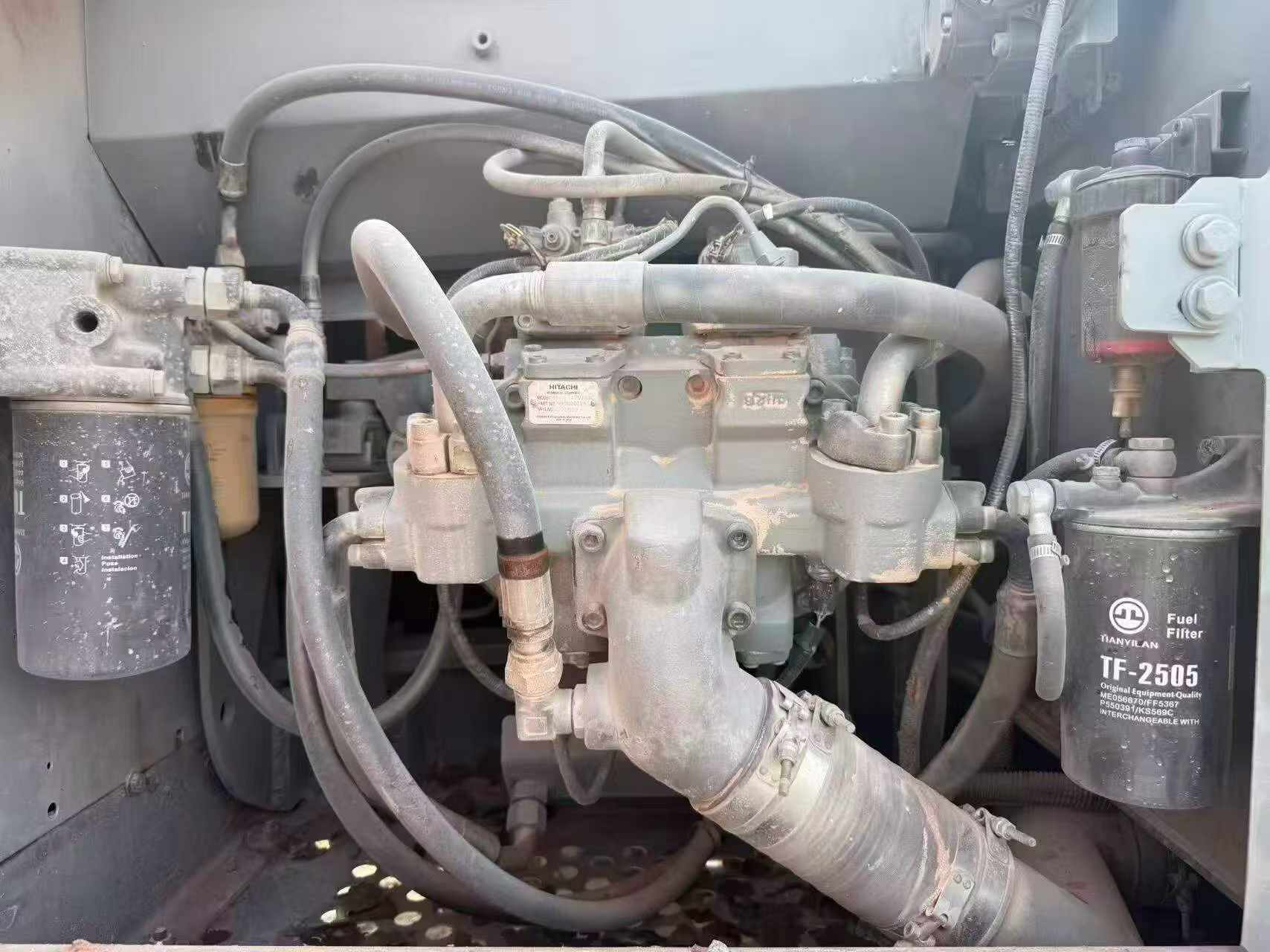 شراء Hitachi EX210LCH-5 مستعمل حفارة