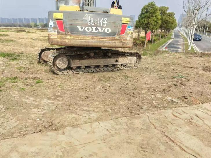 Buy Volvo L220E Used Excavator / 1
