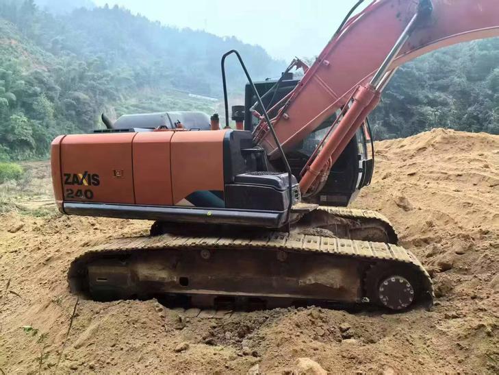 Buy Hitachi ZX210K-5A Used Excavator / 1