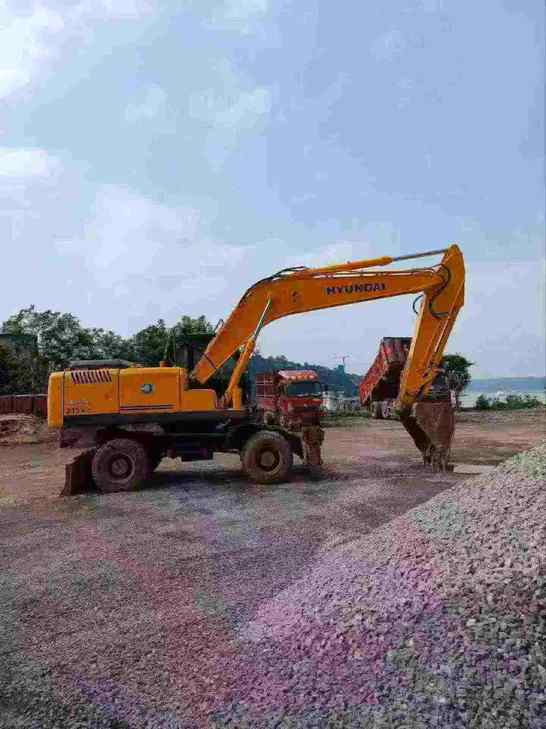 Buy Hyundai R210-7 Used Excavator / 1