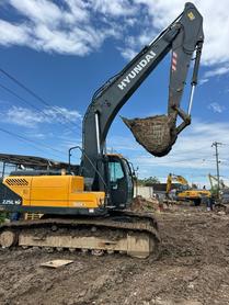 Buy Hyundai R225-7 Used Excavator / 2 Buy Hyundai R225-7 Used Excavator / 2