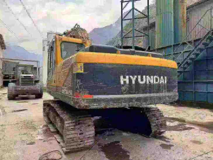 Buy Hyundai R215-7 Used Excavator / 1