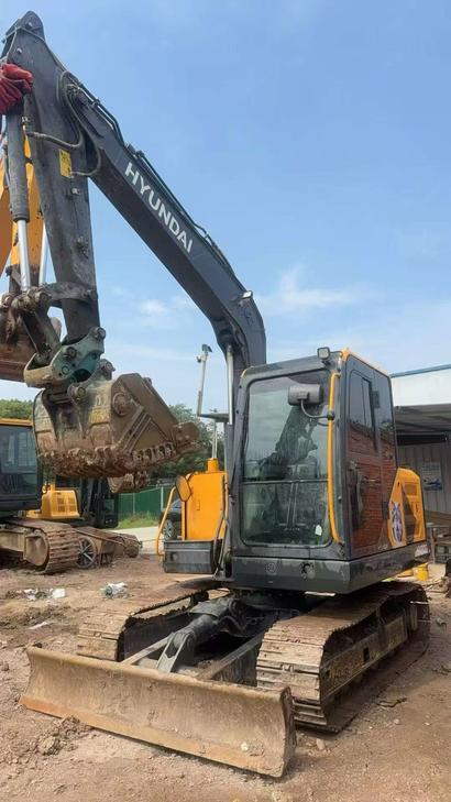 Buy Hyundai R80G Used Excavator / 1