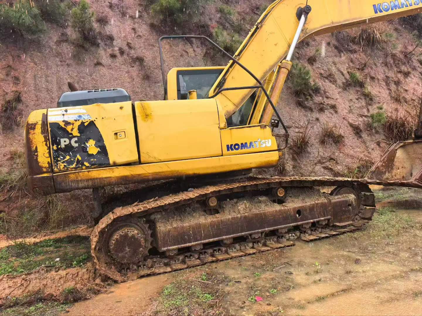 Buy Komatsu PC200 Used Excavator / 3