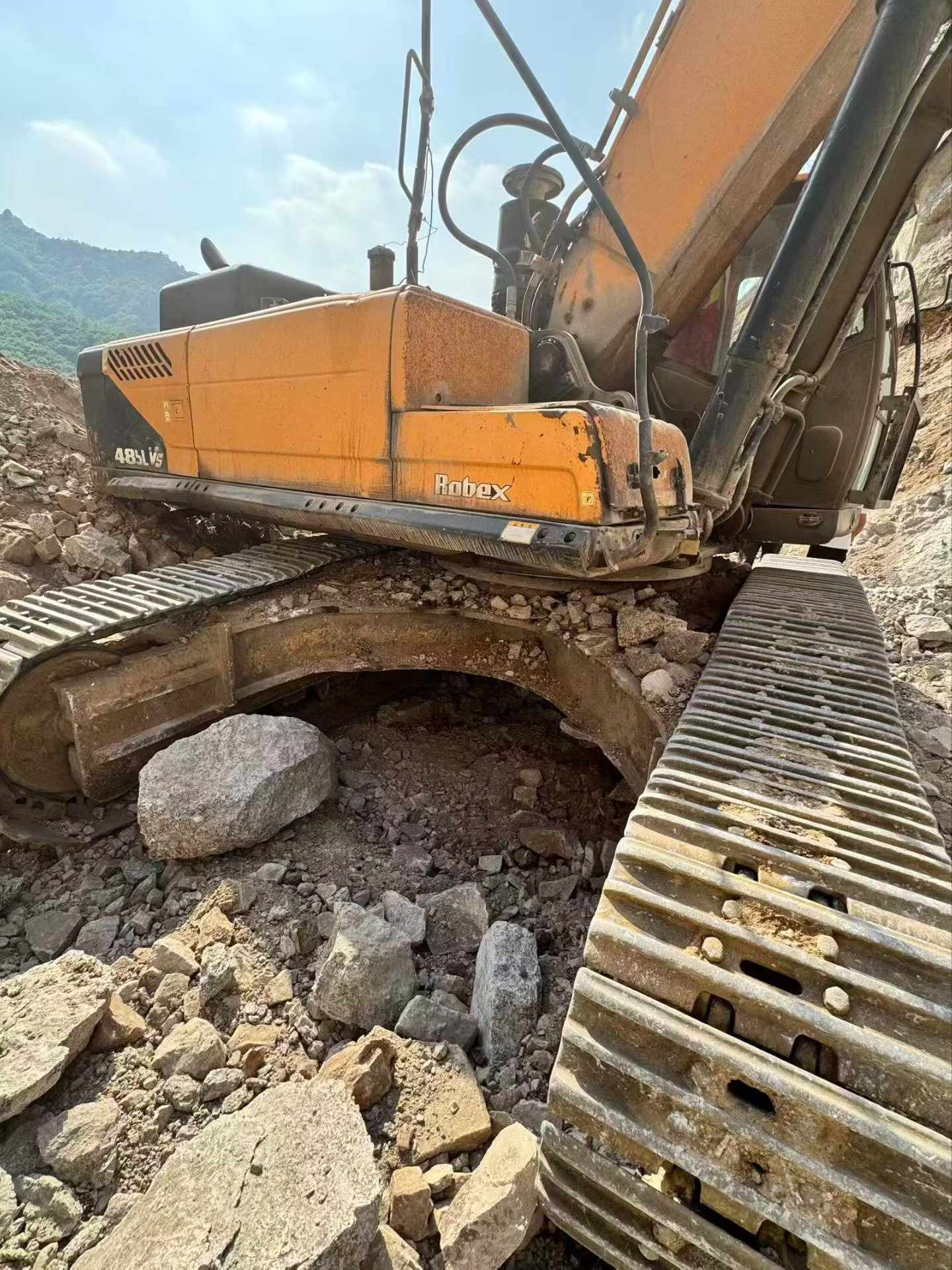 Buy Hyundai R485LVS Used Excavator / 3