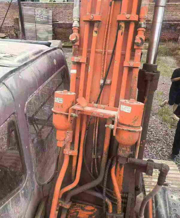 Buy Hitachi EX200 Used Excavator / 1
