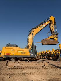 Buy XCMG XE600DK Used Excavator / 4 Buy XCMG XE600DK Used Excavator / 4