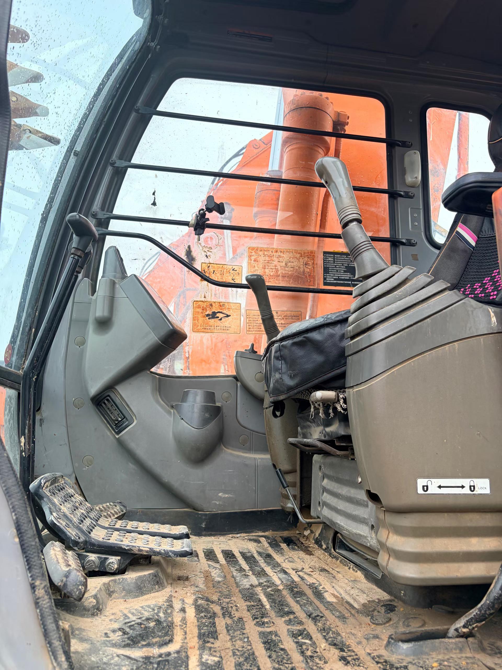 Buy Hitachi ZX200-6 Used Excavator / 6