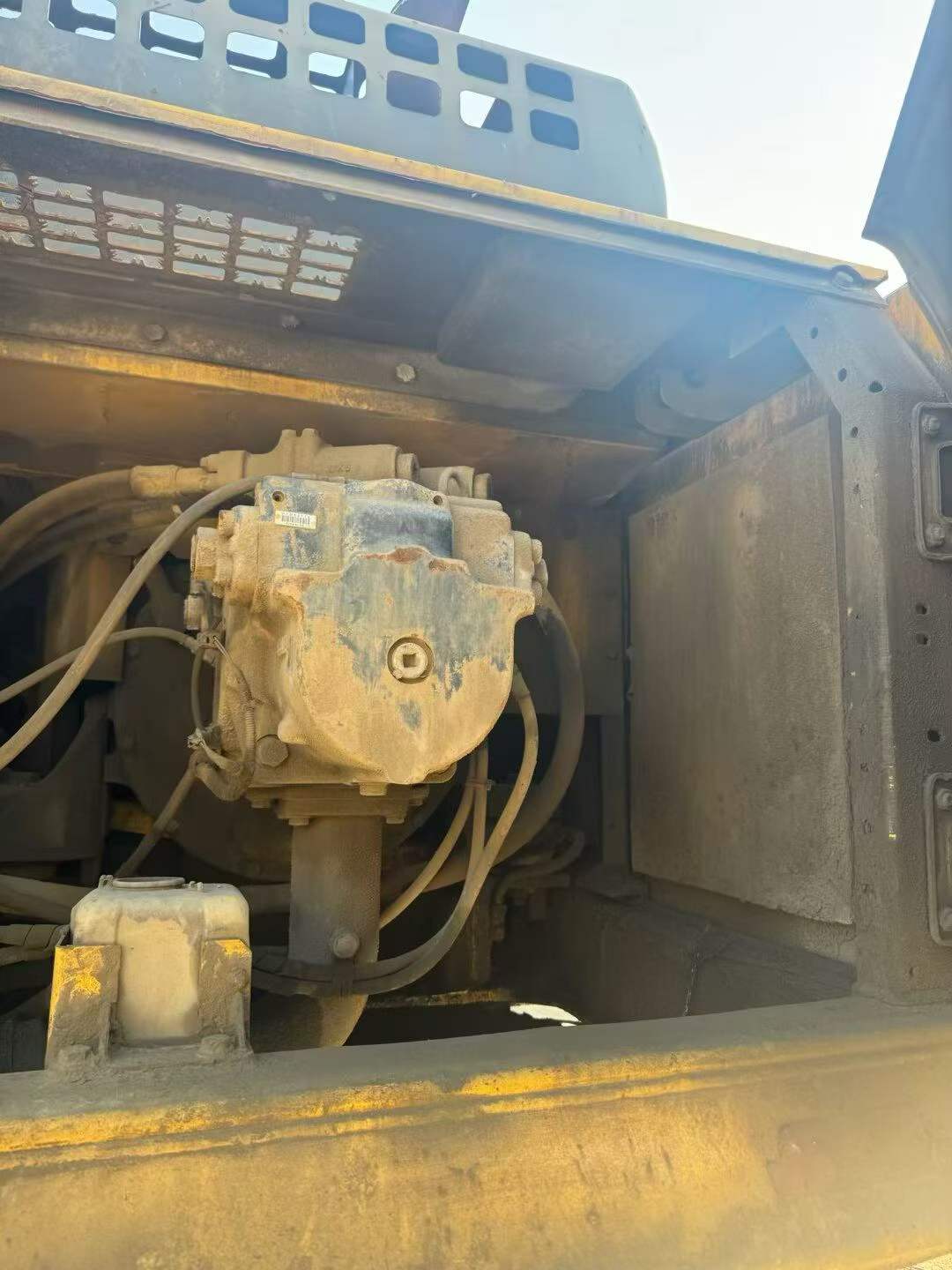 Buy Komatsu PC460LC-8 Used Excavator / 8
