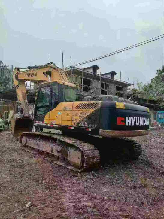Buy Hyundai R275LVS Used Excavator / 1
