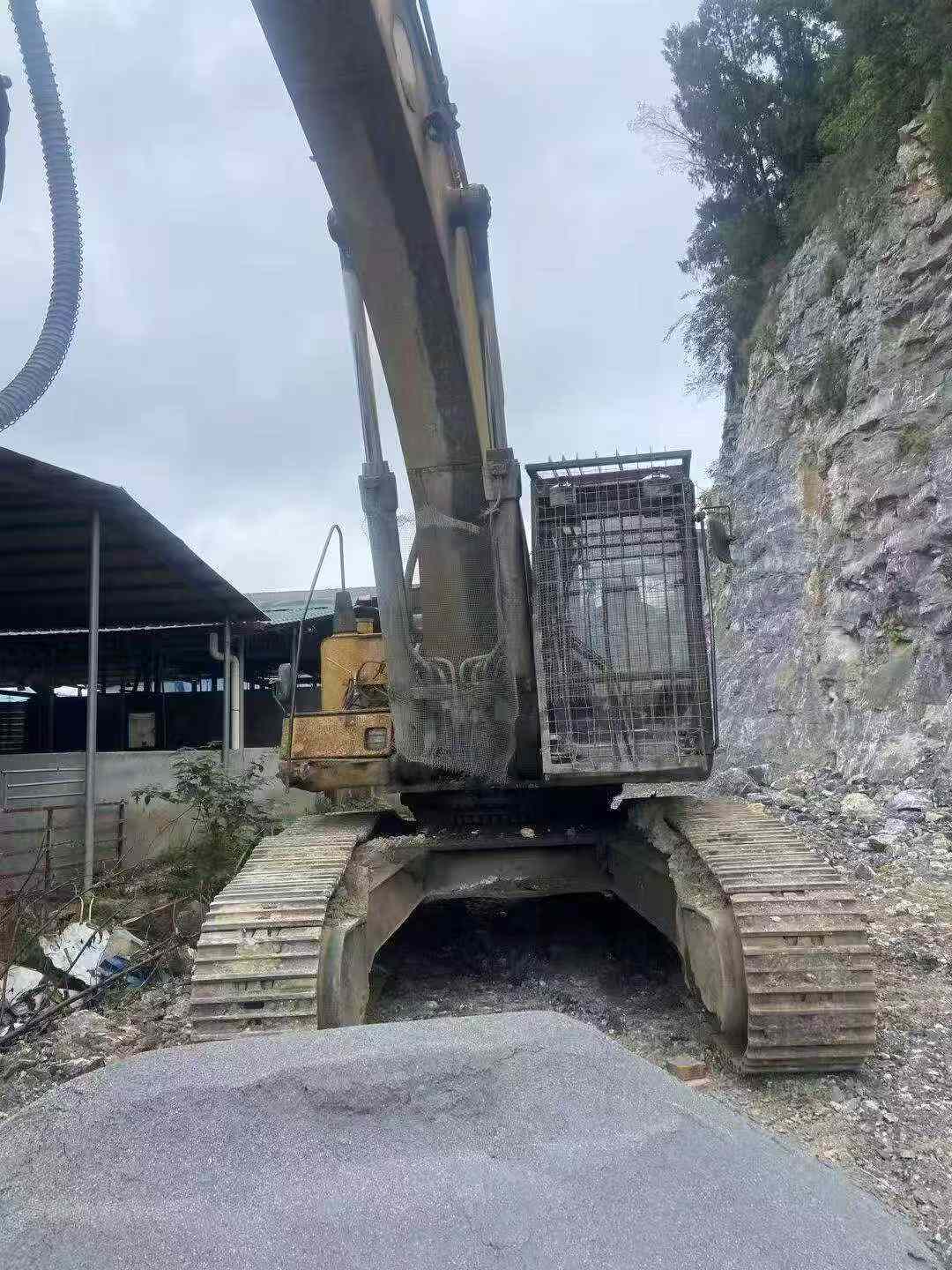Buy Caterpillar 345D Used Excavator / 4