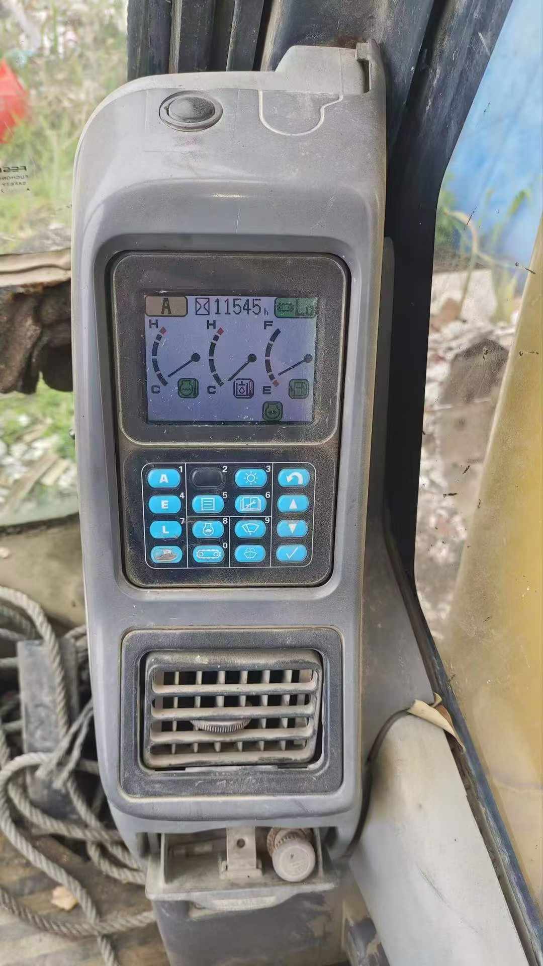 Buy Komatsu PC200-7 Used Excavator / 4