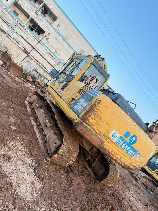Buy Komatsu PC200-8N1 Used Excavator / 1