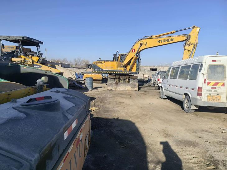 Buy Hyundai R210W Used Excavator / 1