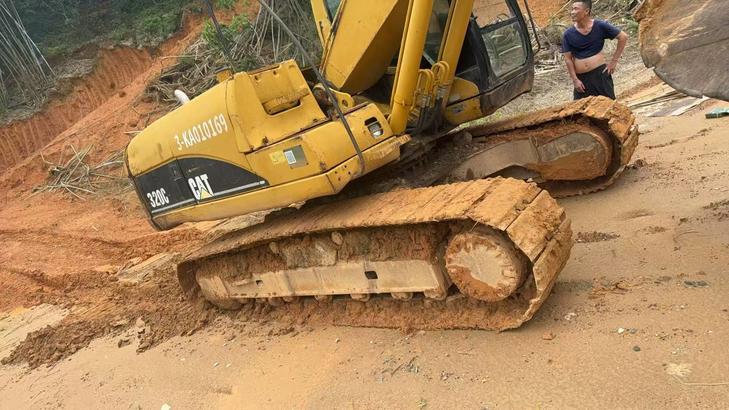 Buy Caterpillar 320C Used Excavator / 1