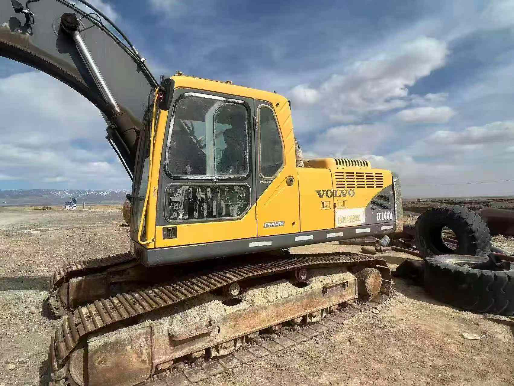 Buy Volvo EC240B Used Excavator / 2