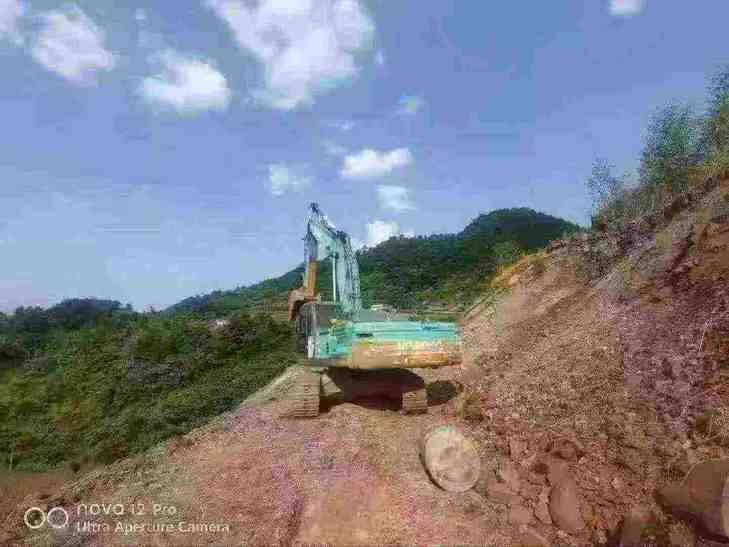 Buy Kobelco SK330 Used Excavator / 1