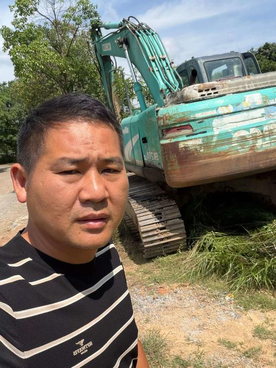 Buy Kobelco SK210 Used Excavator / 1