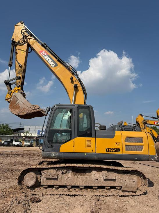 Buy XCMG XE200DA Used Excavator / 1