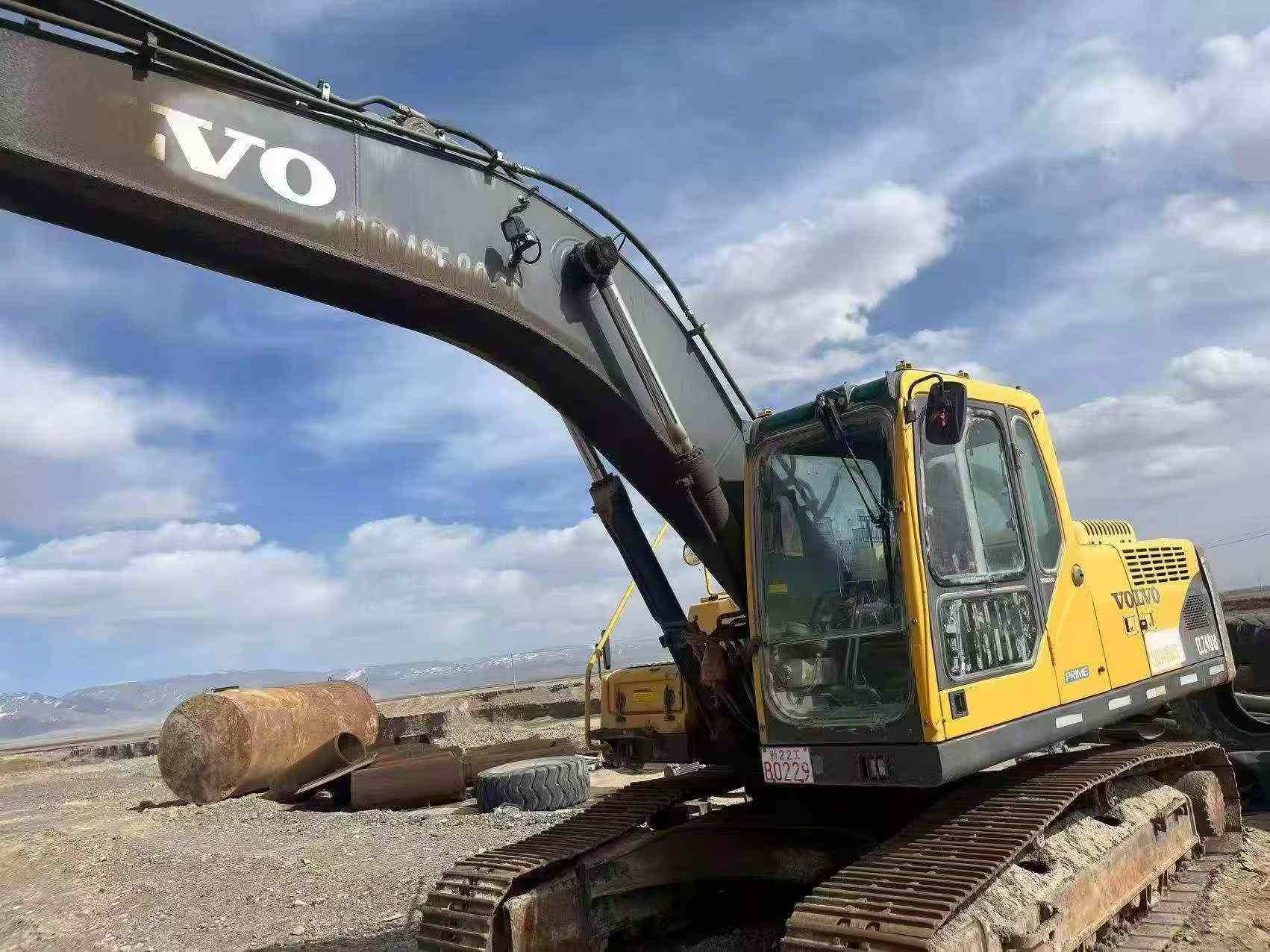 Buy Volvo EC240B Used Excavator / 6