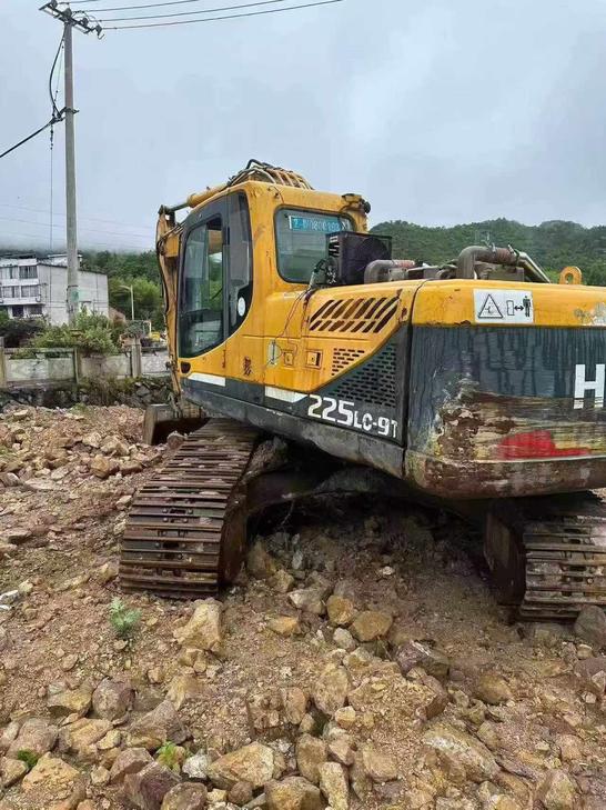 Buy Hyundai R225-7 Used Excavator / 1