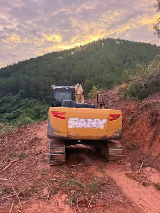 Buy Sany SY135 Used Excavator / 1