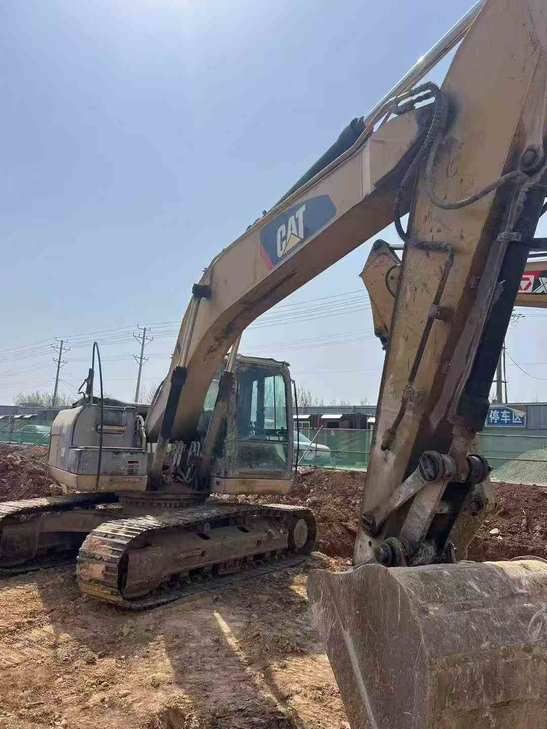 Buy Caterpillar 320D Used Excavator / 1