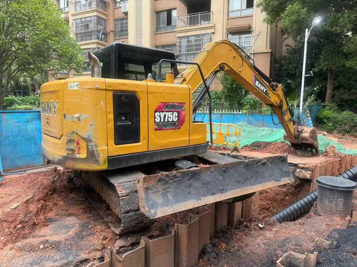 Buy Sany SY75 Used Excavator / 1