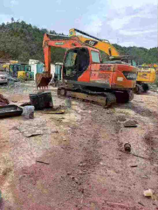 Buy Doosan S130W-3 Used Excavator / 1