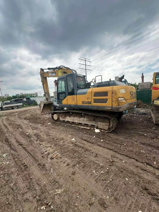 Buy XCMG XE205DA Used Excavator / 1