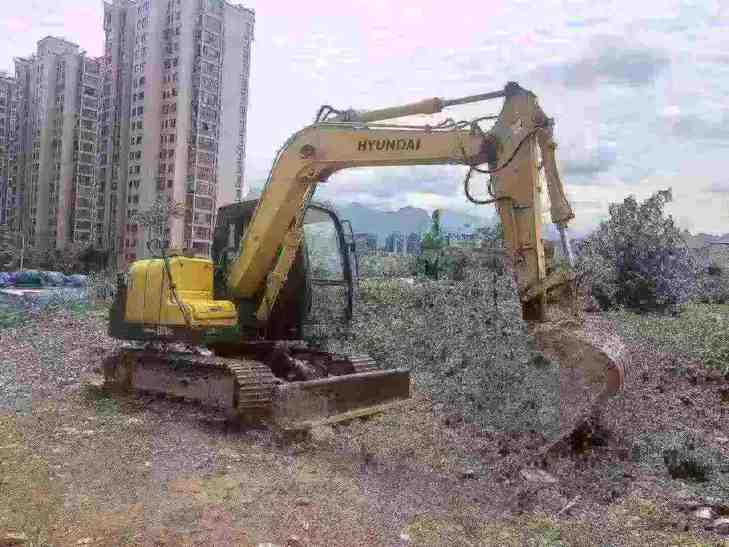Buy Hyundai R80G Used Excavator / 1