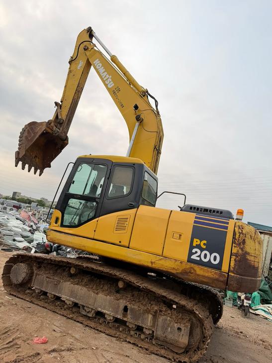 Buy Komatsu PC200-7 Used Excavator / 1