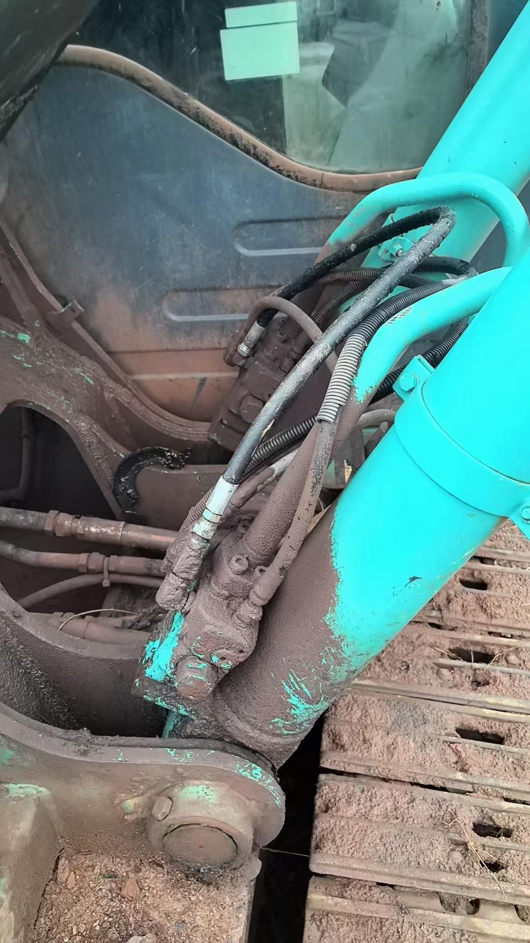 Buy Kobelco SK200-2 Used Excavator / 6
