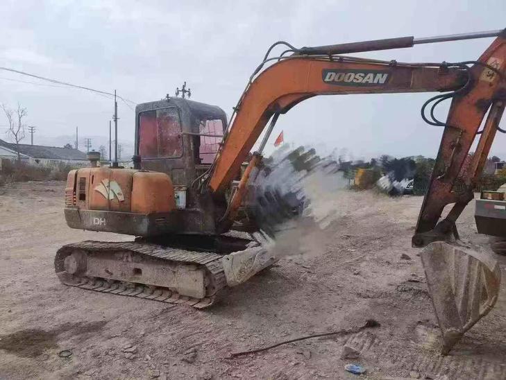 Buy Doosan DH55 Used Excavator / 1