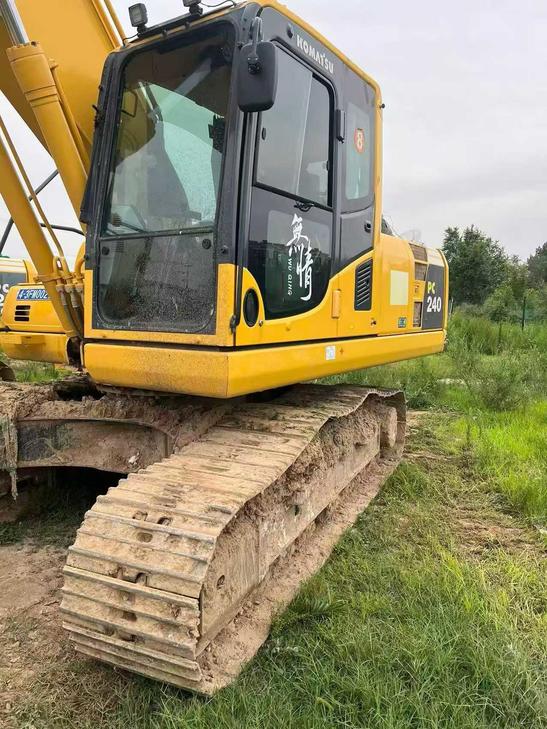 Buy Komatsu PC200 Used Excavator / 1