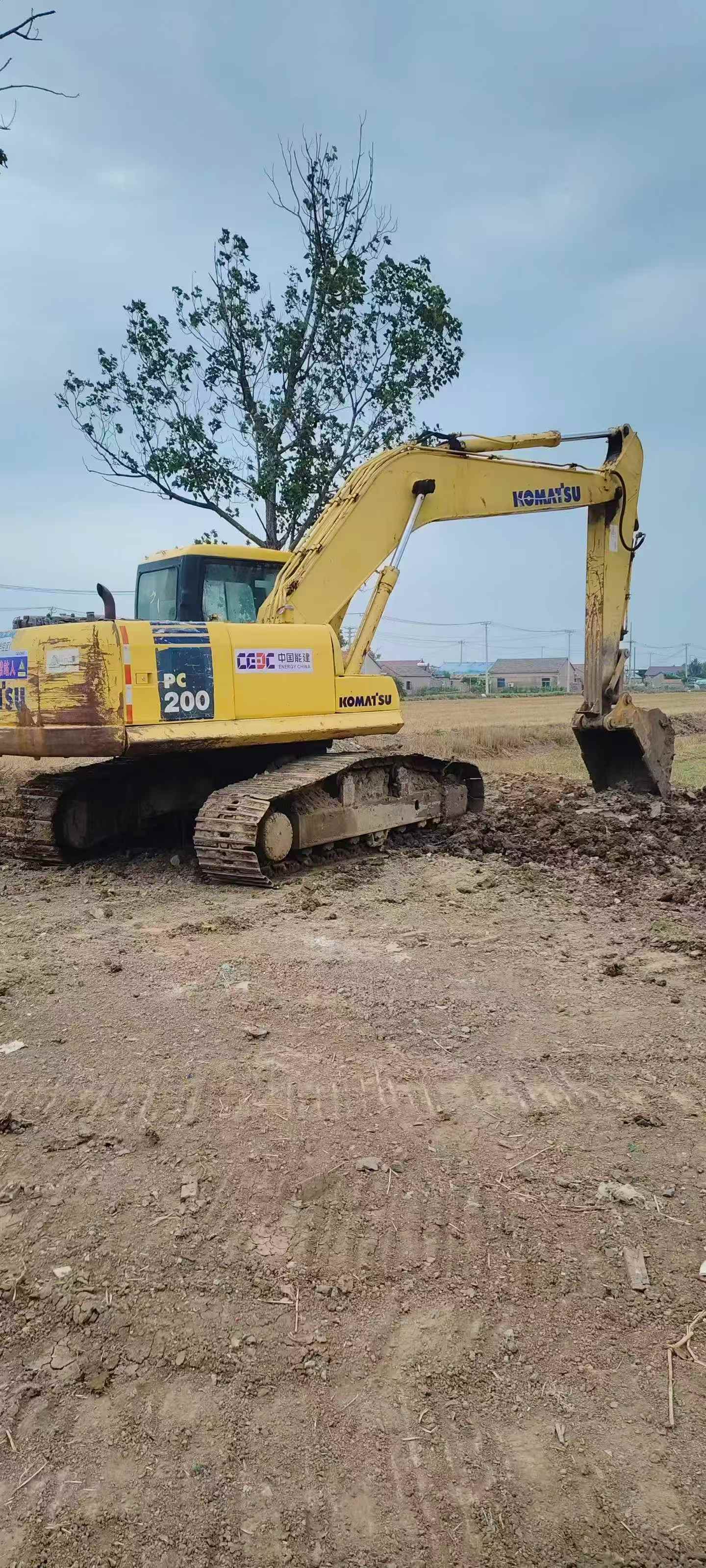 Buy Komatsu PC200-7 Used Excavator / 2