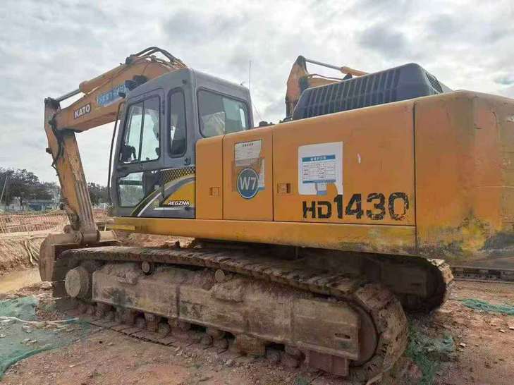 Buy Kato HD1023 Used Excavator / 1