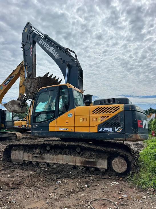 Buy Hyundai R225-7 Used Excavator / 1