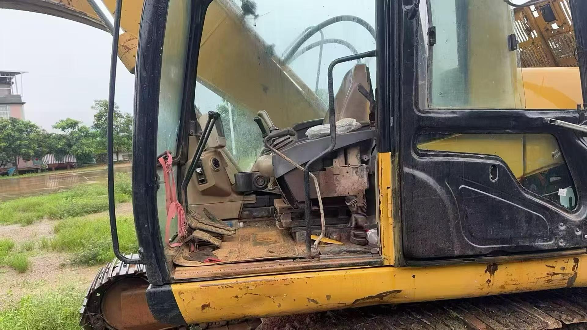 Buy Caterpillar 320C Used Excavator / 4