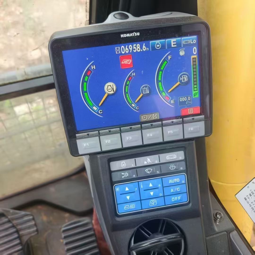 Buy Komatsu PC200 Used Excavator / 4