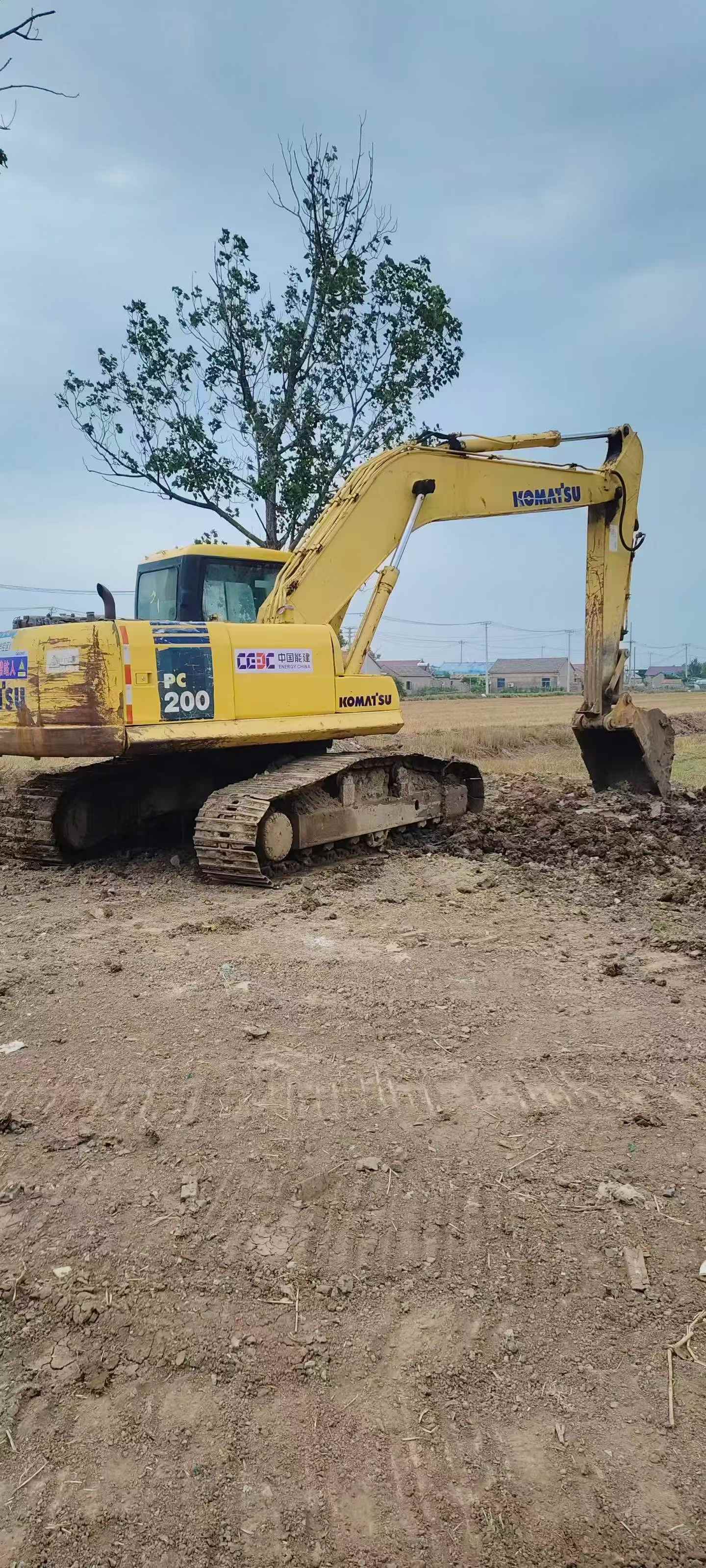 Buy Komatsu PC200-7 Used Excavator / 2